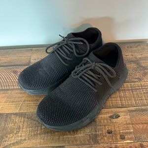 Women’s size 8 Vessi everyday classic Runners